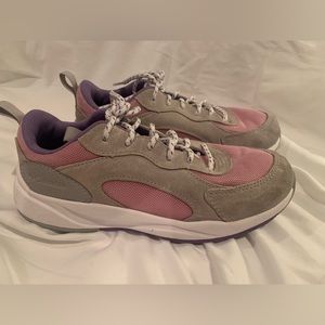 Columbia pívot hiking sneaker size 5